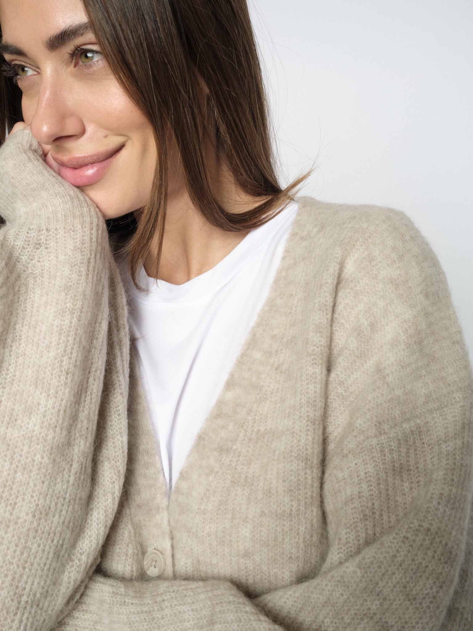 Modelshot / Feather Gray / Detail